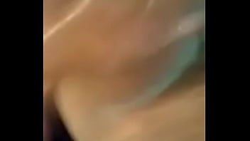 Morena gostosa se acabando na siririca 01