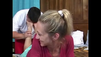 Alex morgan is 5'10" with size 9 5 feet i've been very fortunate to have so many ex g f's with nice #feeti also love it