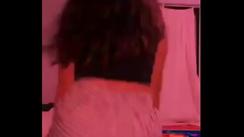 Maryi baila como perra en casa