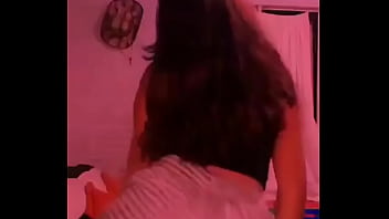 Maryi baila como perra en casa