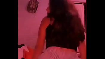 Maryi baila como perra en casa