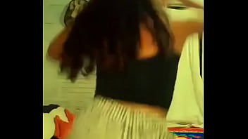 Maryi baila como perra en casa