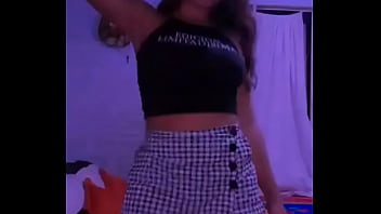 Maryi baila como perra en casa