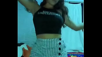 Maryi baila como perra en casa