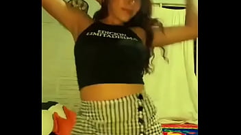 Maryi baila como perra en casa