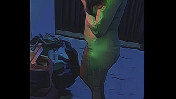 Buscando que poner de fondo en la tele antes de cachar rico flash