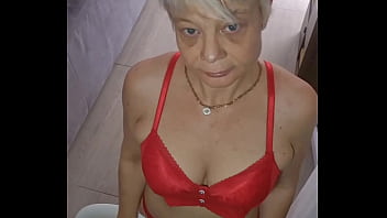 Tu aurais pas envie de passer sous le bureau et ma la lecher à fond