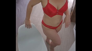 Tu aurais pas envie de passer sous le bureau et ma la lecher à fond