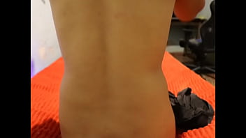 Pendeja flaca con tetas grandes solo quiere coger y pide leche