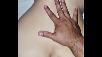 Quedo en la casa de mi amiga y su madre por la noche