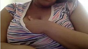 Latin flashing her bigtits