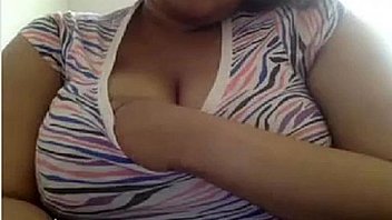 Latin flashing her bigtits