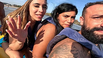Suruba radical casal mattos e priscila belini foderam com salva vidas depois do banana boat