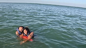 Suruba radical casal mattos e priscila belini foderam com salva vidas depois do banana boat