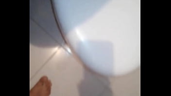 No puedo ir ni al baño este hombre quiere sexo todo el día