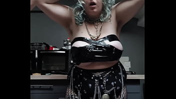 Je fais bientôt ma première scène drag je t'ai capturé quelques clichés