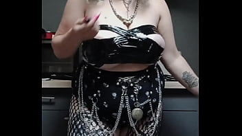 Je fais bientôt ma première scène drag je t'ai capturé quelques clichés