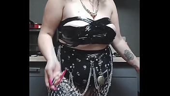 Je fais bientôt ma première scène drag je t'ai capturé quelques clichés