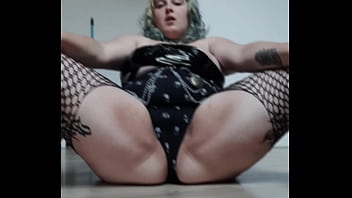 Je fais bientôt ma première scène drag je t'ai capturé quelques clichés