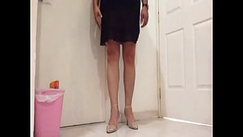 Vania Se Sube La Falda Para Mostrar Las Bragas thumbnail