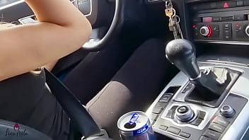 Wichsen während der fahrt perverser anhalter spritzt dreist im auto ab