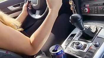 Wichsen während der fahrt perverser anhalter spritzt dreist im auto ab