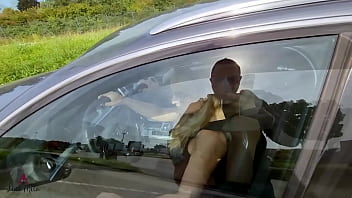 Wichsen während der fahrt perverser anhalter spritzt dreist im auto ab