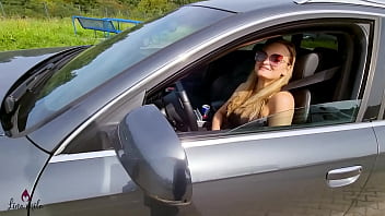 Wichsen während der fahrt perverser anhalter spritzt dreist im auto ab