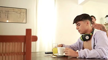 Enteado Folgado Achou Ia Comer E Dormir De Graça Aqui Na Minha Casa Pagou Com O Cuzinho A Hospitalidade Free thumbnail