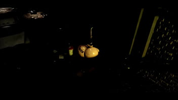 Biggest roblox ass showing off in a alley