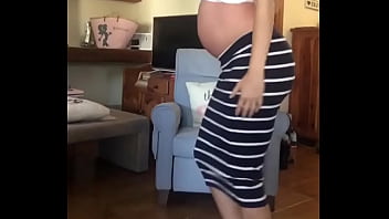 Embarazada bailando