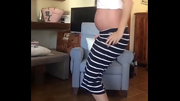 Embarazada bailando