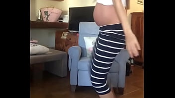Embarazada bailando