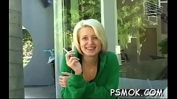 Busty floozy can't live without balloons