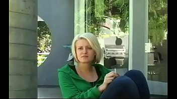 Busty floozy can't live without balloons