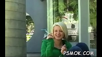 Busty floozy can't live without balloons