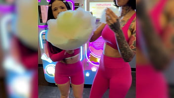 Insta models yhivi & ravyn alexa turn shoot into threesome