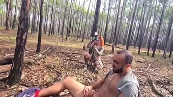Socando no pelo a safada na floresta