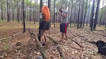 Socando no pelo a safada na floresta