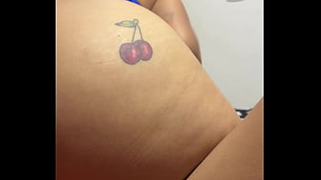 Hermanastro le gusta verme brincar encima de su polla