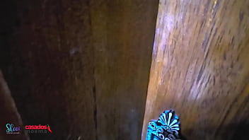 The black guy got me in the shower and the cuckold stayed outside o negão me pegando no banho e o corno ficou para o lado de fora