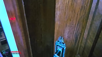 The black guy got me in the shower and the cuckold stayed outside o negão me pegando no banho e o corno ficou para o lado de fora