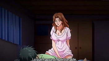 Una madre muy protectora le da calor a su hijo