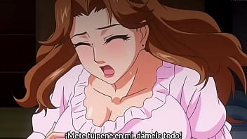 Una madre muy protectora le da calor a su hijo