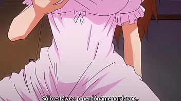 Una madre muy protectora le da calor a su hijo