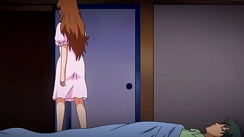 Una madre muy protectora le da calor a su hijo