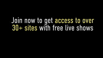 Maxine x masturbates & shaves her cunt during a bubble bath