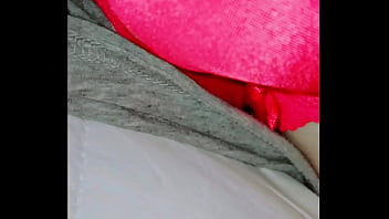 Up close to the misses getn herself off