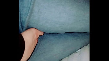 Up close to the misses getn herself off