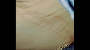 Up close to the misses getn herself off